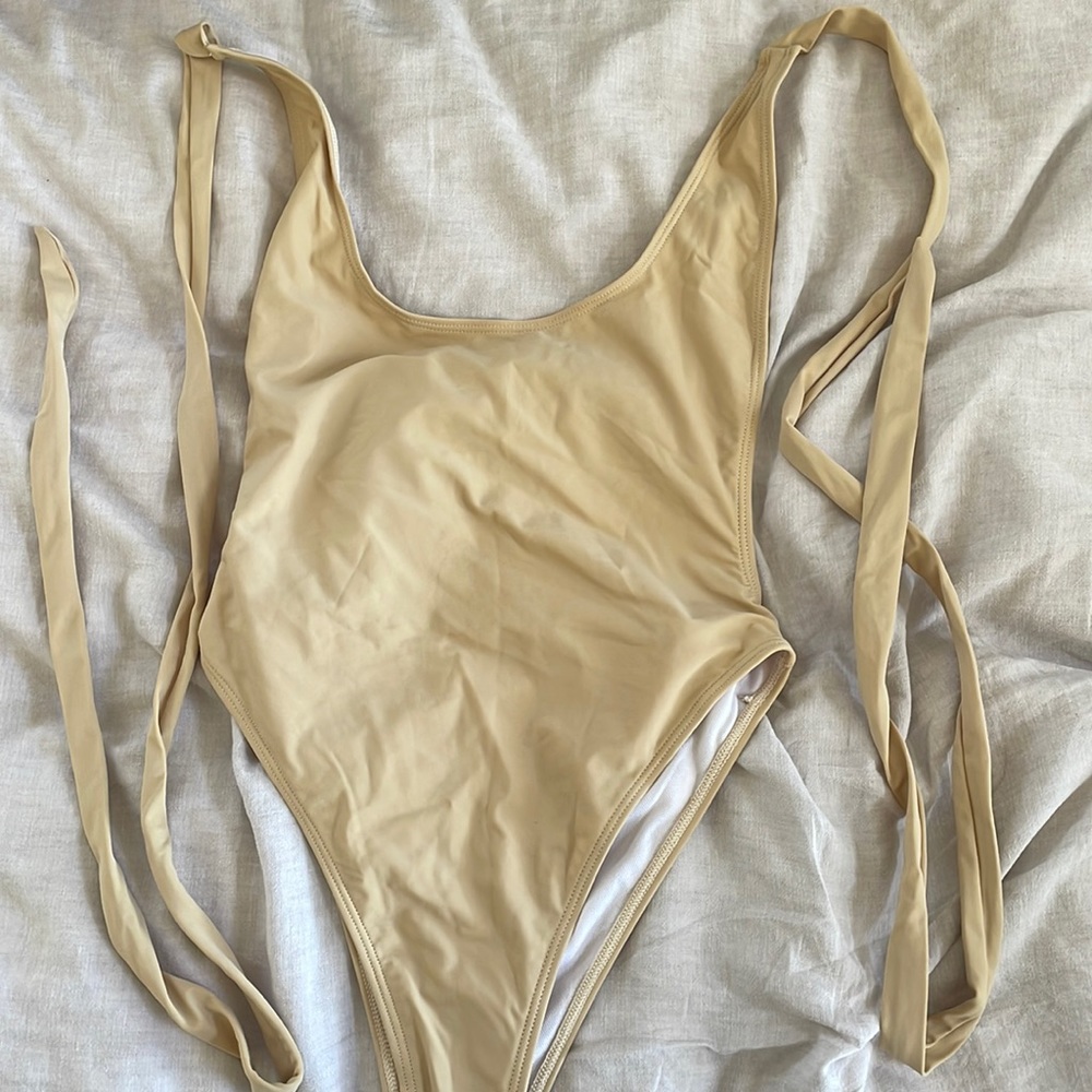 Women’s open back bathing suit